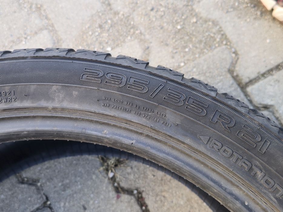 295 35 21 nokian