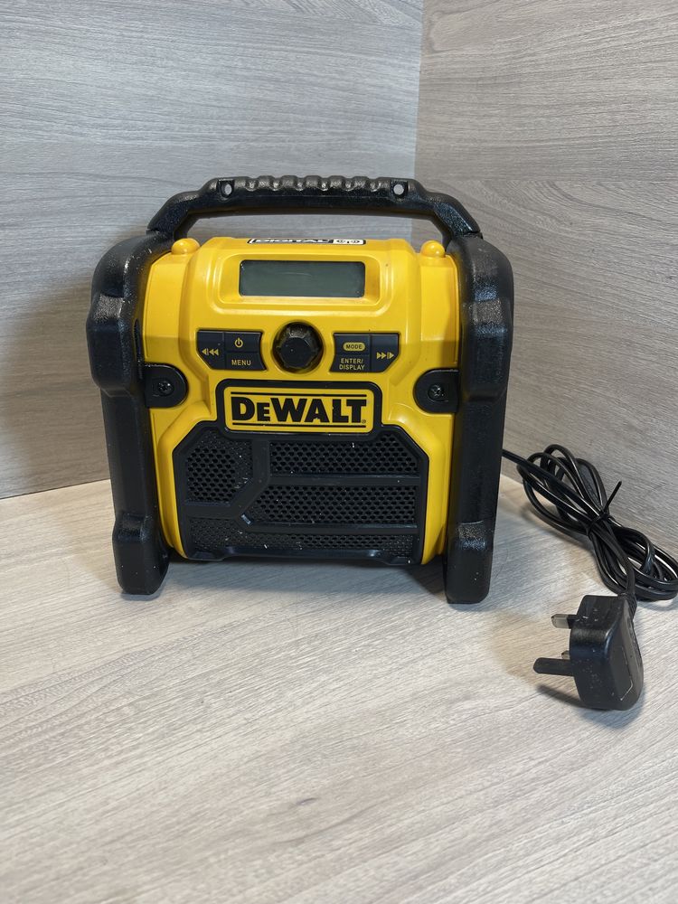 Radio dewalt perfect stare dfunctionare