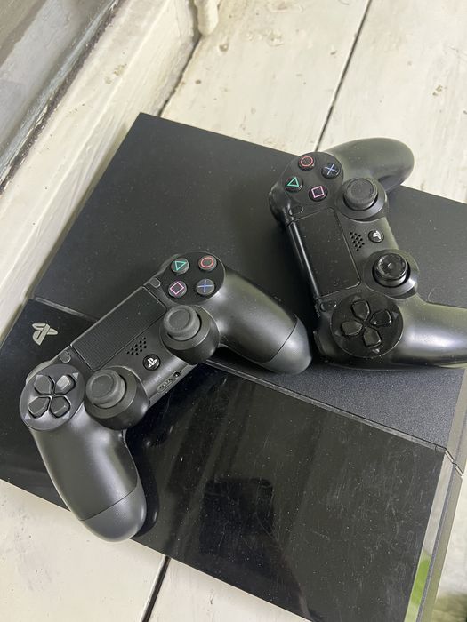 Продам Плейстейшн 4