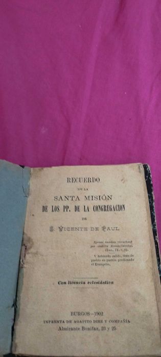 Vând două bibli in limba spaniola foarte vechi in stare buna