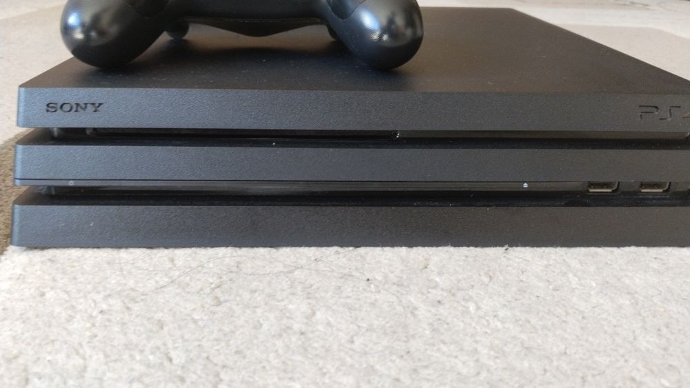 PS4 PRO 1 TB [Топ състояние]