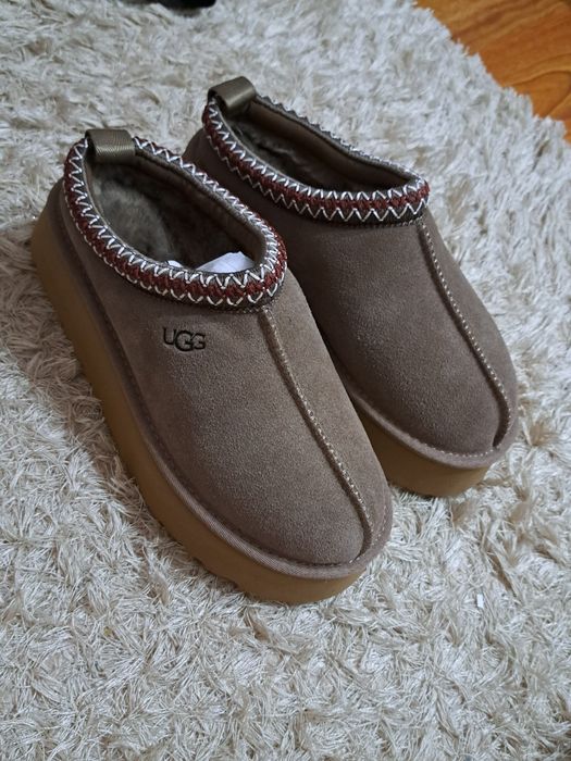 Papuci UGG cu blanită