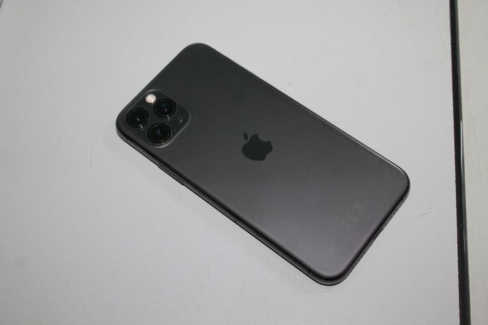 iPhone 11pro 64gb + подарок