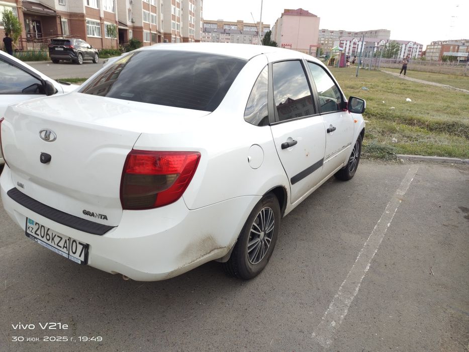 Продам автомобиль Лада Гранта