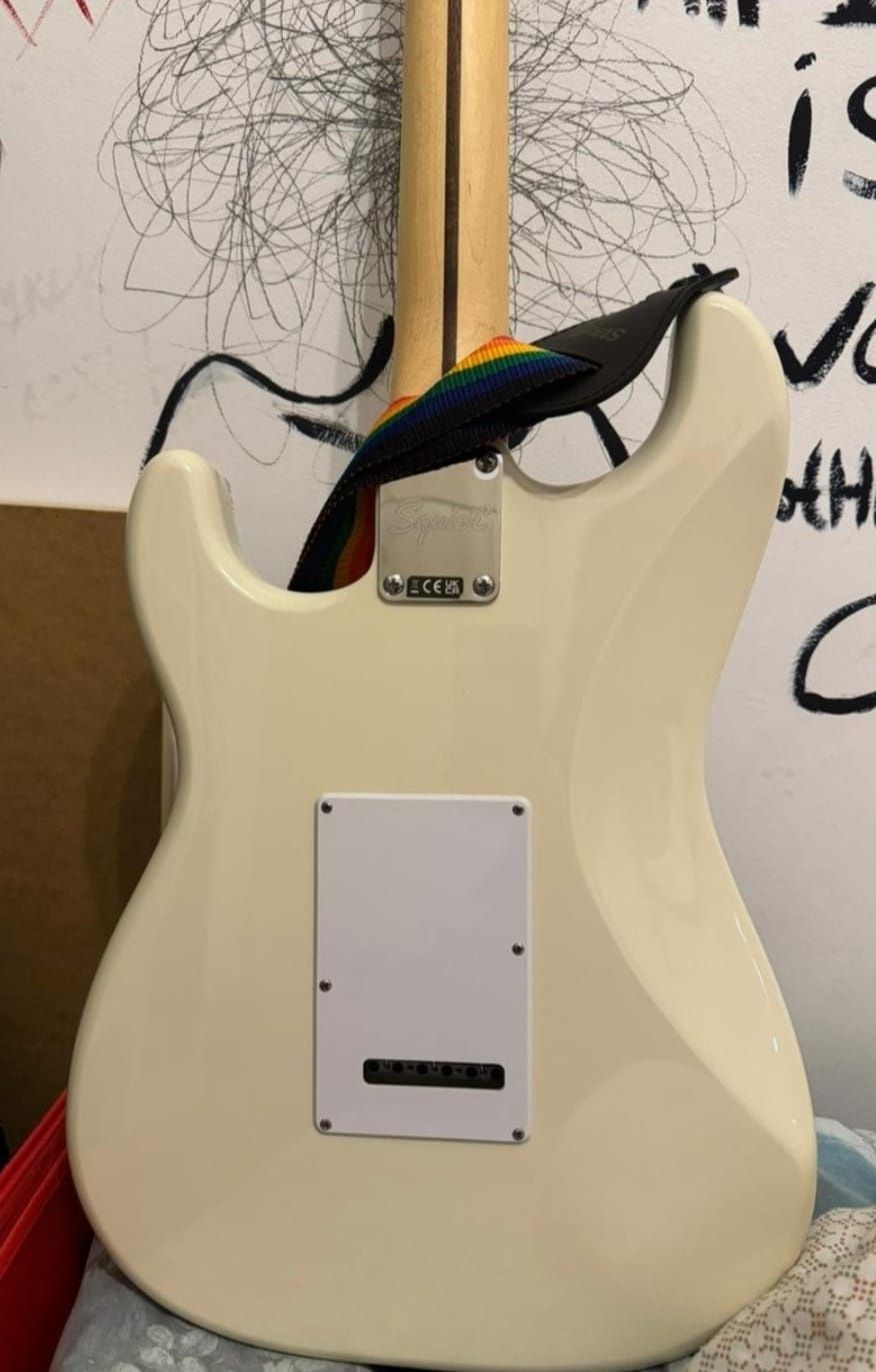 Fender stratocaster square affinity.