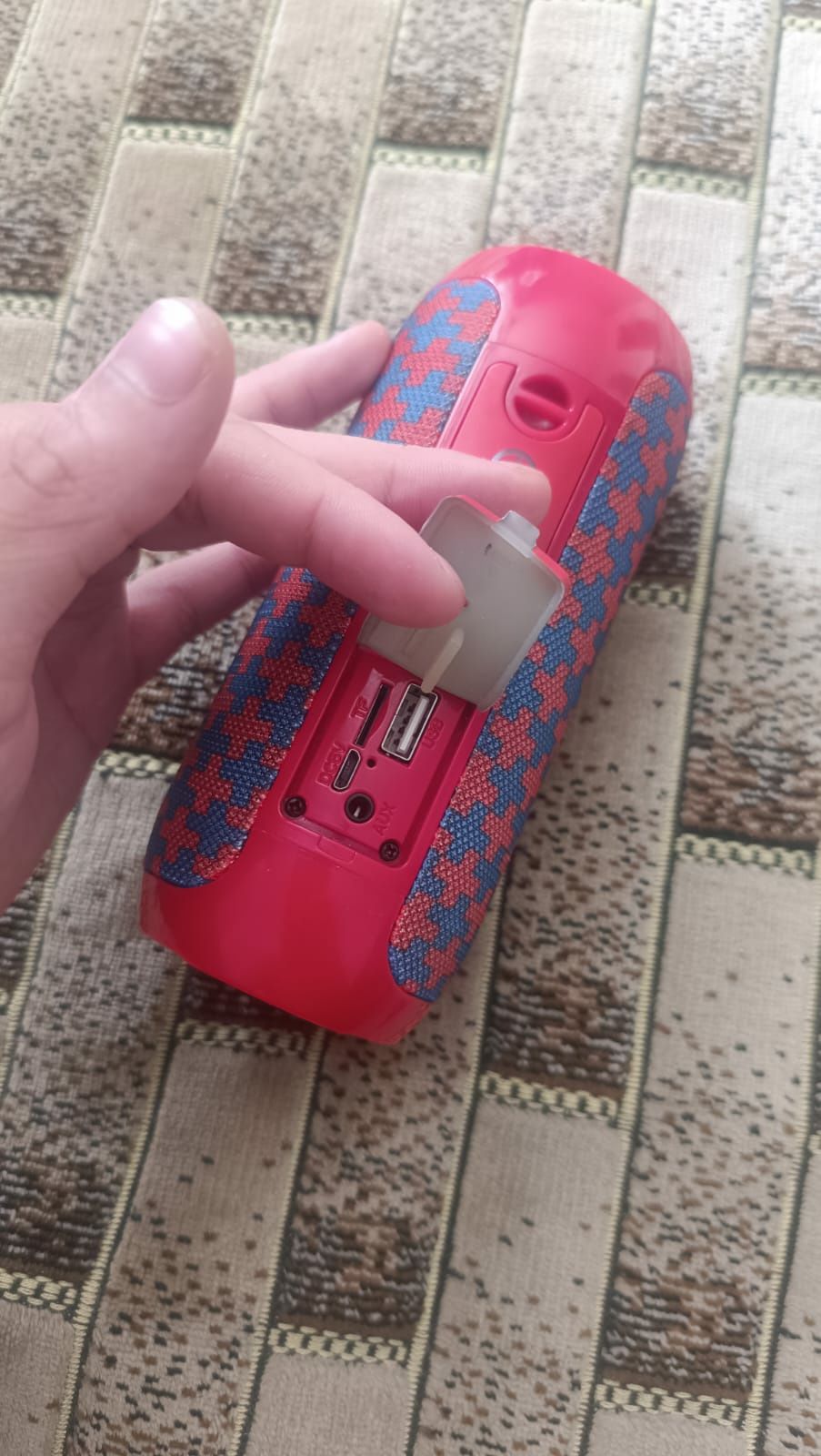 Продам bluetooth колонку
