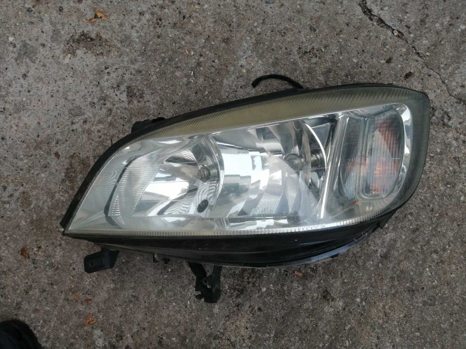 far Opel Zafira stanga 50 lei