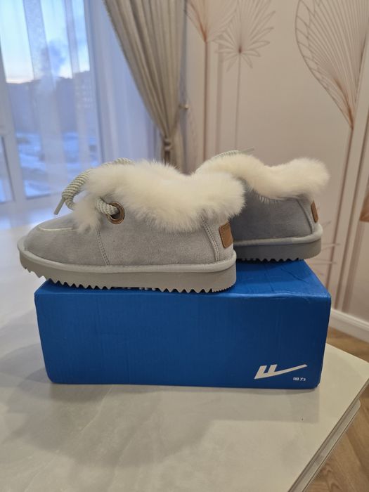 Продам женские ботинки уги