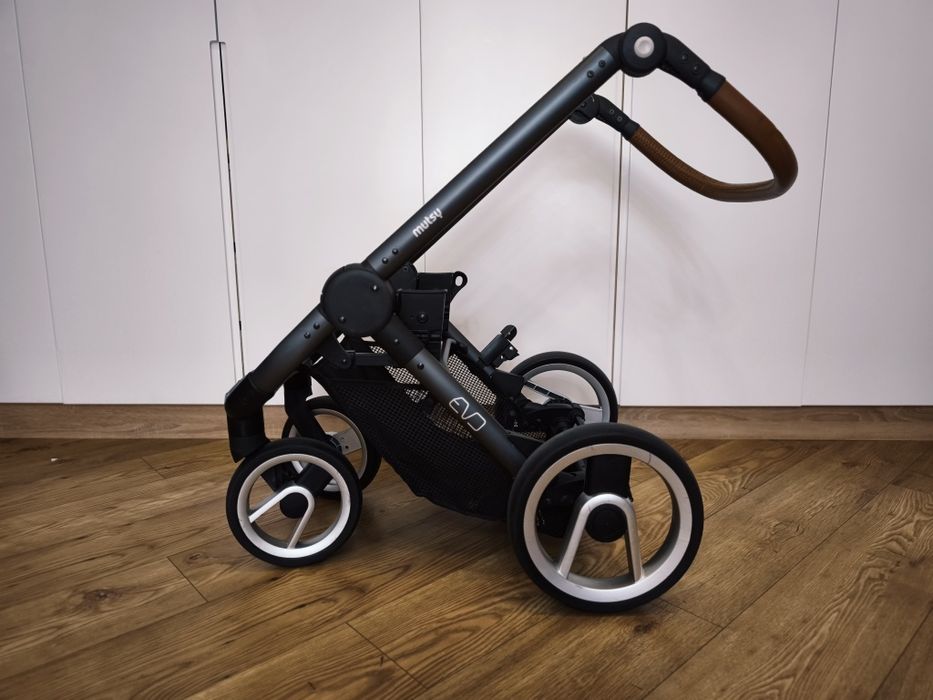 Продам детскую коляску Mutsy 2в1 б/у