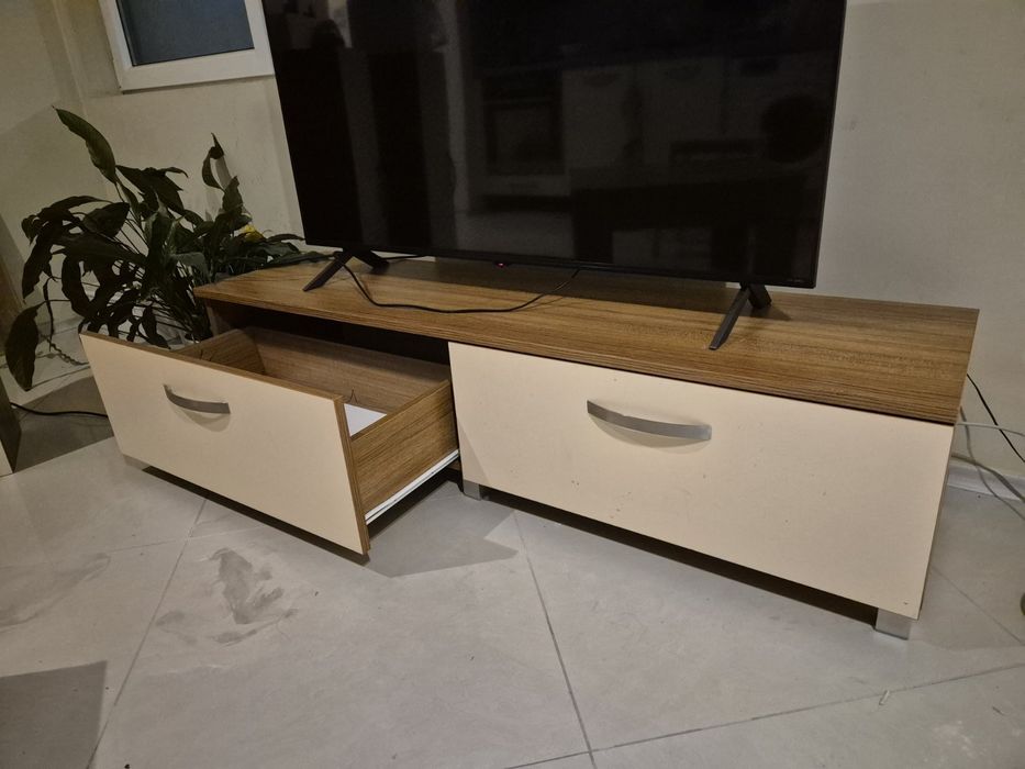 Шкаф два броя за стена, маса и един за телевизор
