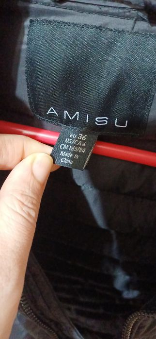 Vând geaca dama culoare neagra