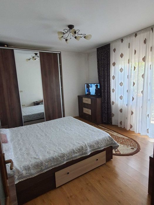 Închiriez apartament