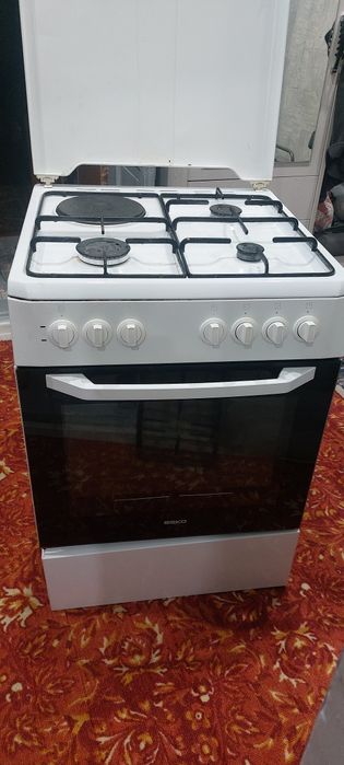 Продам газовую плиту BEKO три комфорки газовые, одна электрическая
