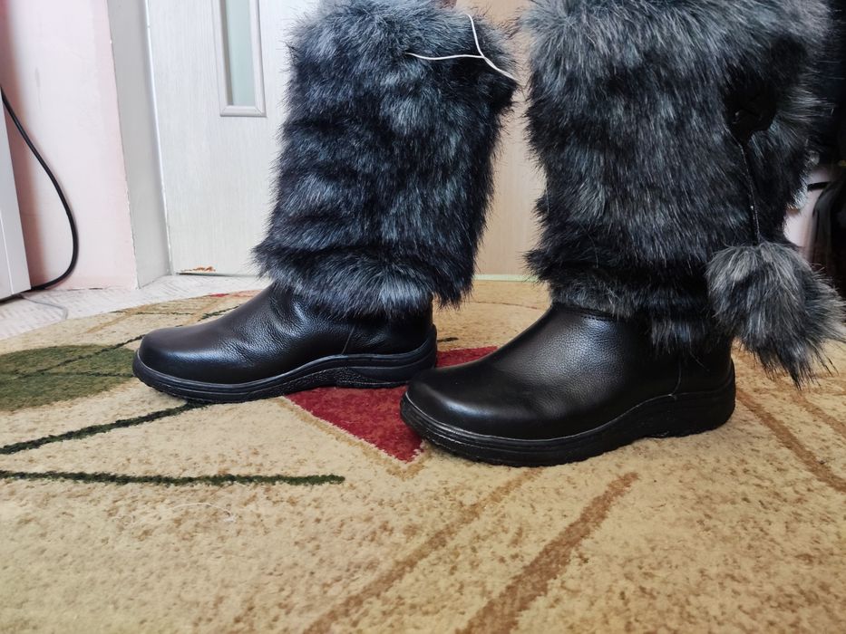 Продам Женские Унты новые