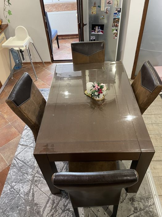 Masa extensibila si 6 scaune lemn masiv