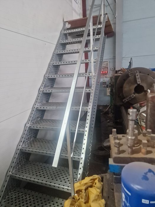 Scari metalice galvanizate