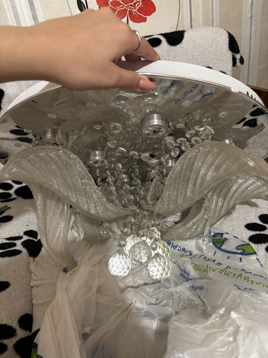 Продам красивую люстру