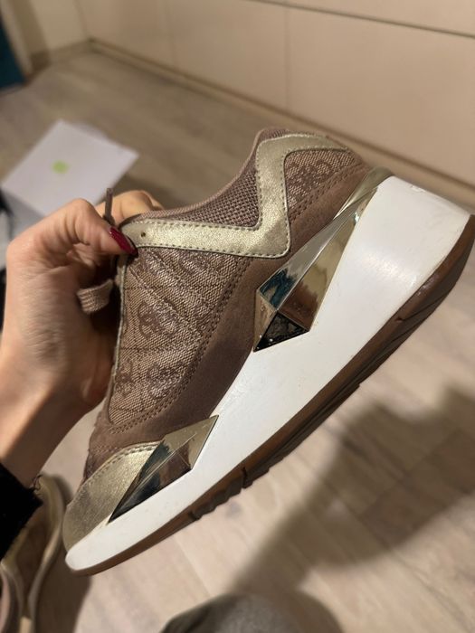 Дамски обувки/маратонки Guess