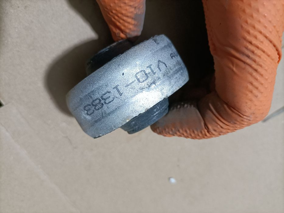 Bucșă la braț : A1 , A3 , TT , Toledo , Jetta , Fabia...livrez oriunde