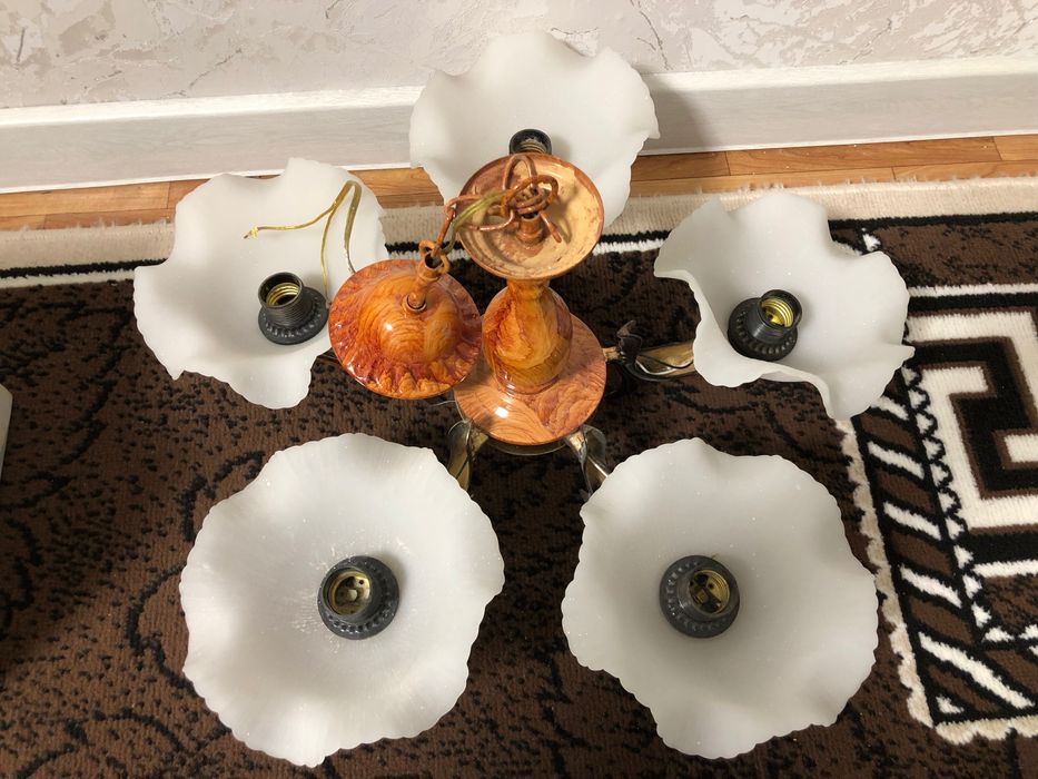 Продается люстра