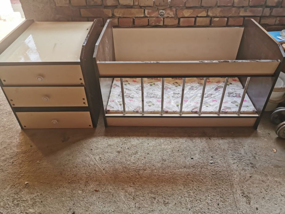 Манеж и кравать