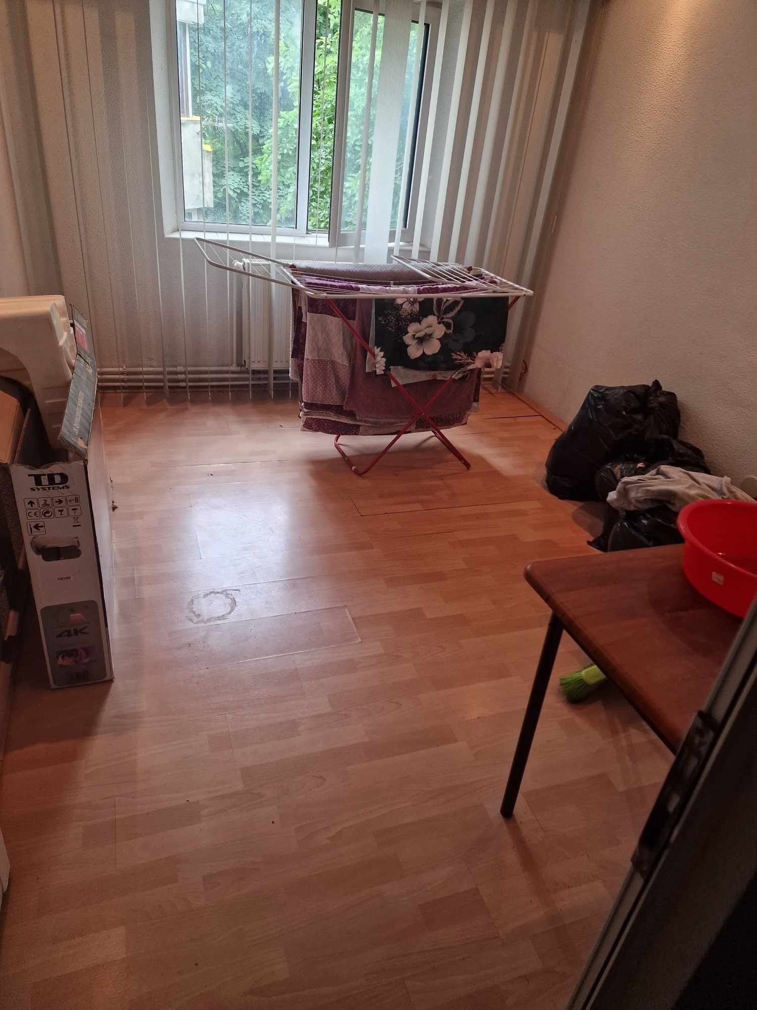 Vand apartament 3 camere