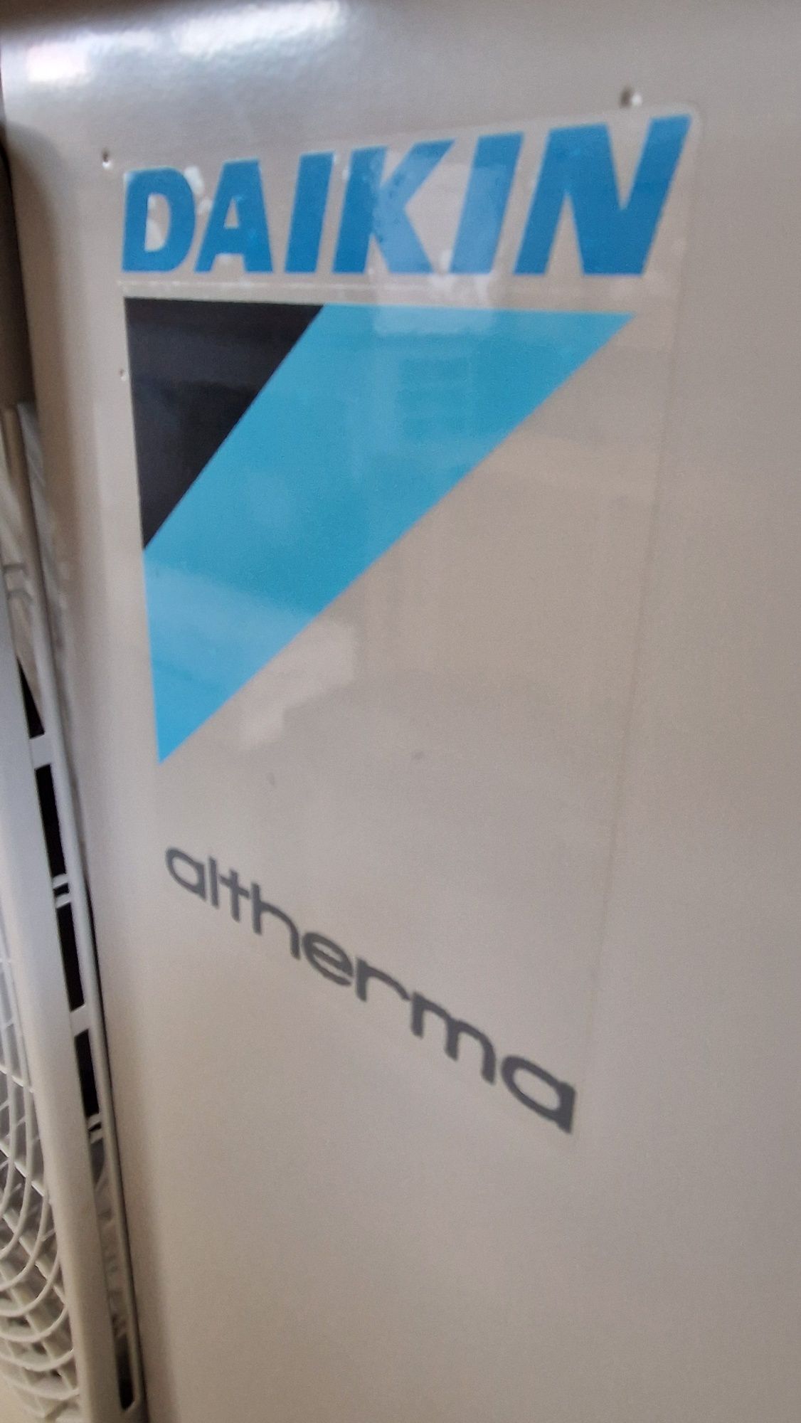 Термопомпа Daikin Altherma 14kw нова Налични и 11kw и 16kw