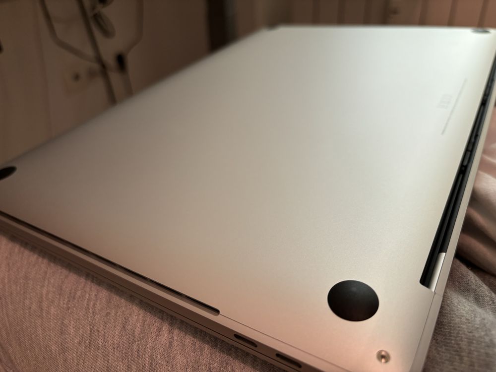 Apple MacBook Pro 16 touchbar