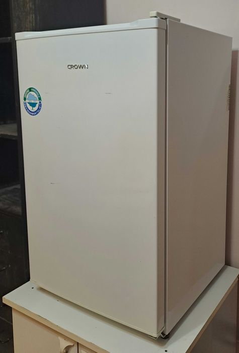 Малък хладилник CROWN