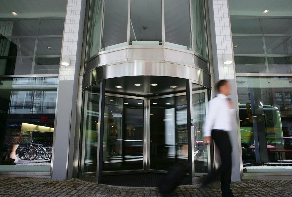 Револьверная (карусельная) дверь RD 150 от Assa Abloy в Ташкенте