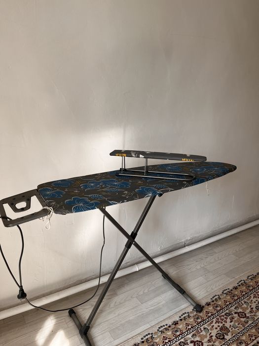 Гладильная доска с подставкой и розеткой