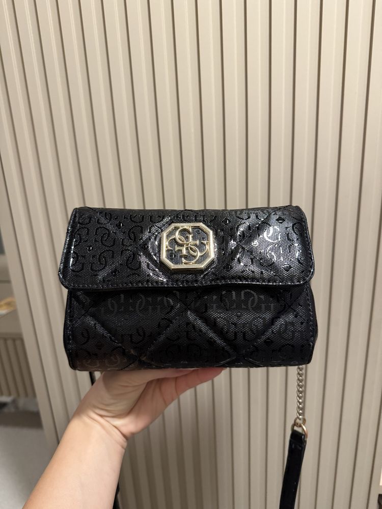 Чанта Guess черно