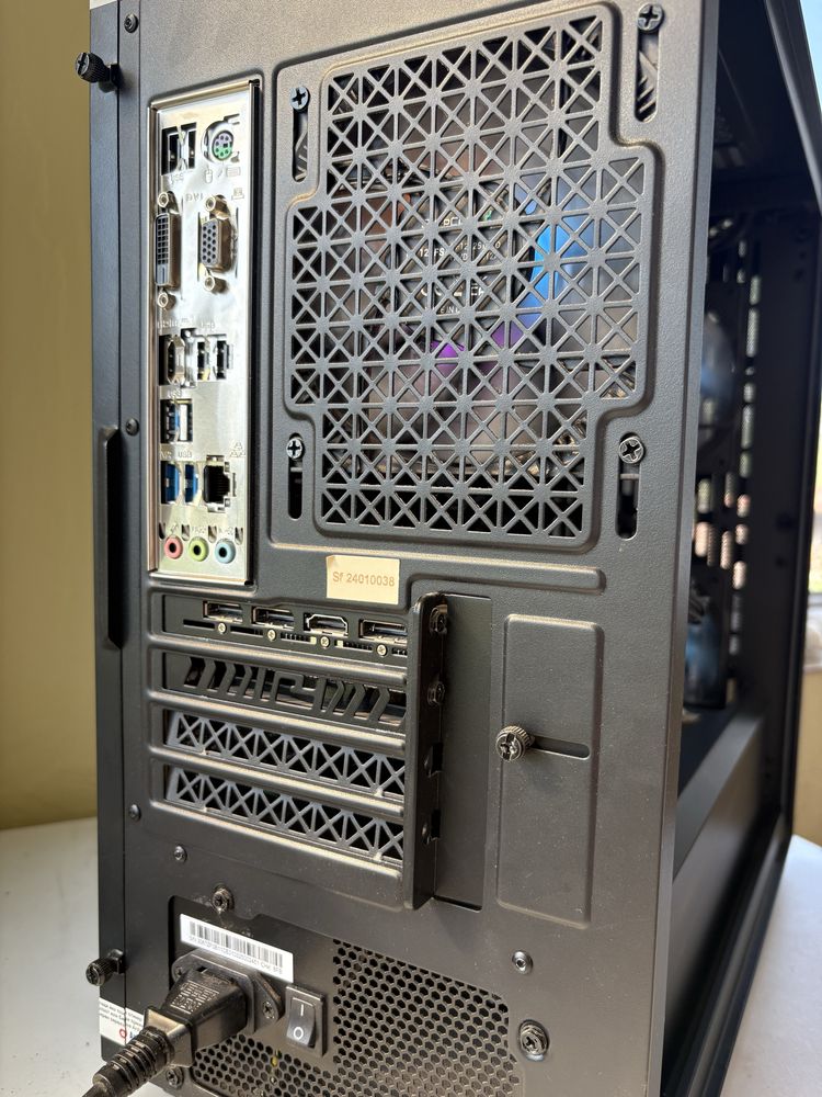 КАТО НОВ Е Геймърски компютър, RYZEN 5, 16 RAM, RX 6600 8 GB GAMING PC