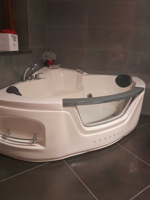 Cada pe colt cu jacuzzi