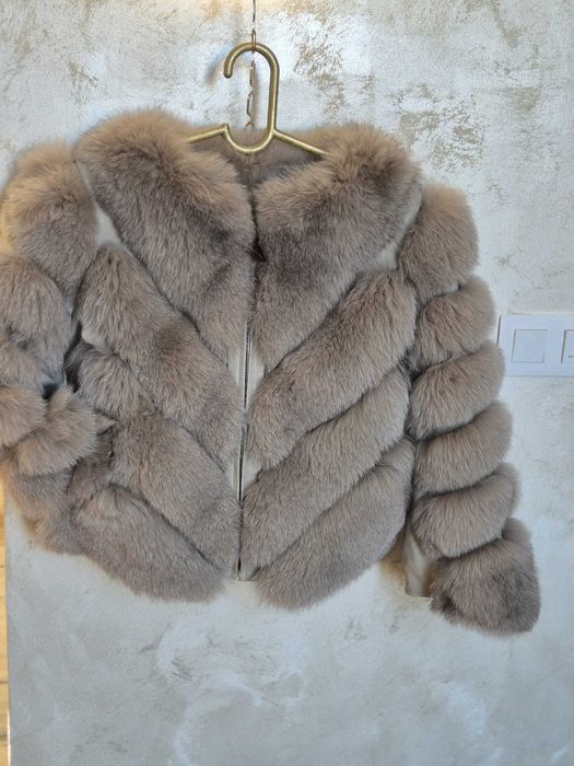 Vând haine de blană – modele elegante /  PRET SOC !!
