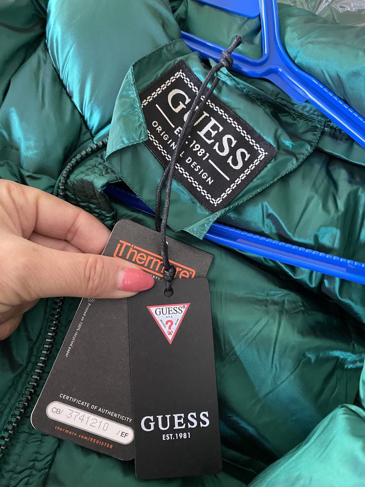 Дамско яке guess ново с етикет