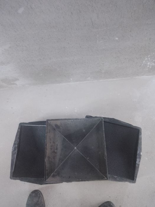 Vând matrițe de plintă