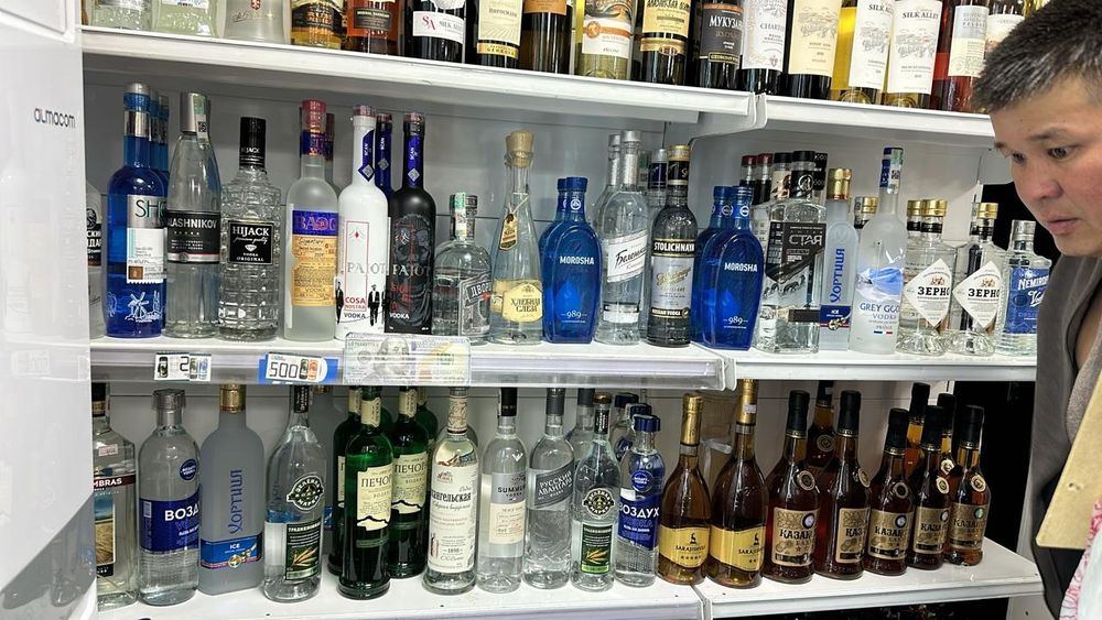 Срочна магазин гатовый бизнес  жолдын бойында саудасы 500000мын кунине