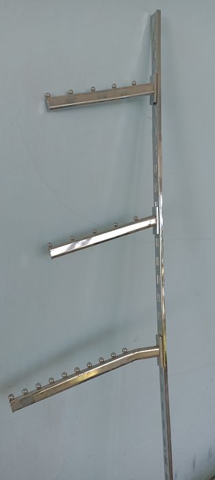 Кийим реклама килиб илгани