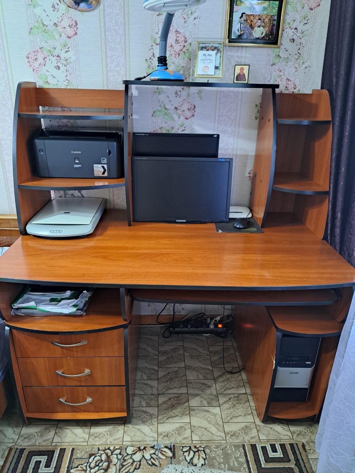 Продам компьютерный стол