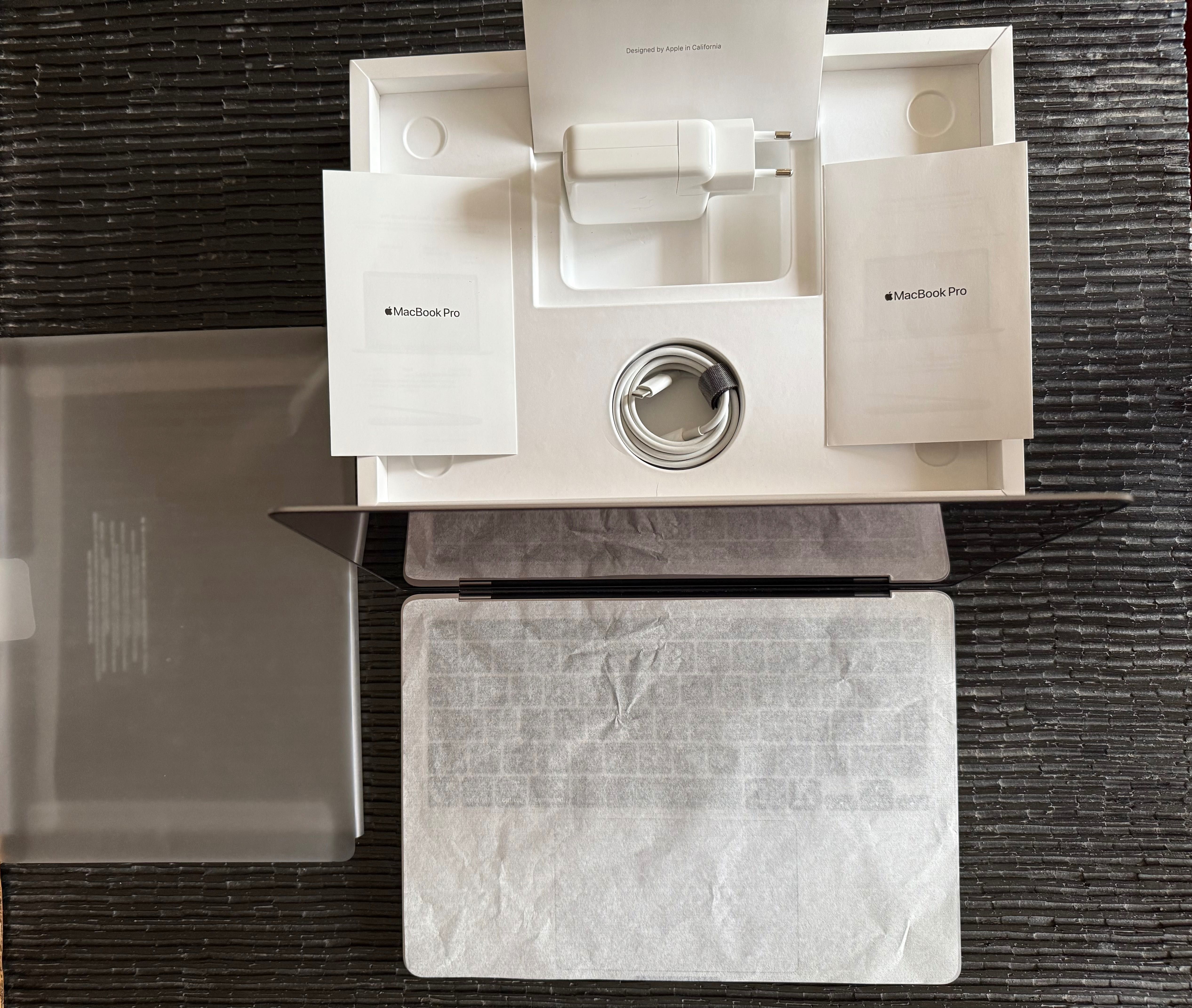 Apple MacBook Pro 13" M1 Touch Bar Space Grey