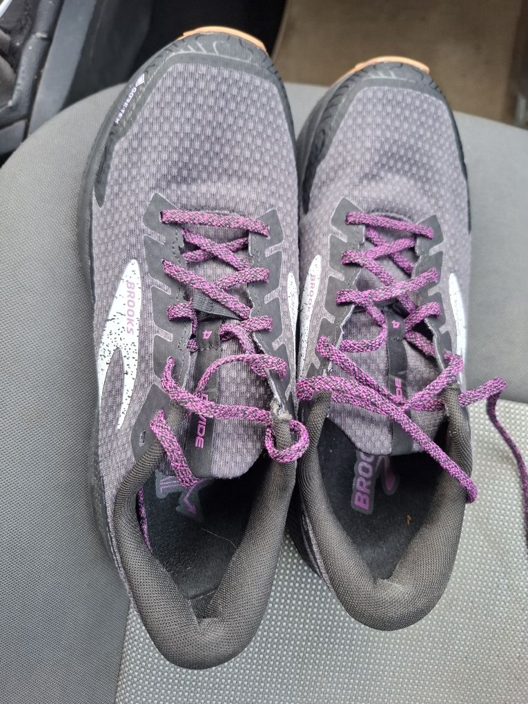 Adidasi Broooks Divide 4