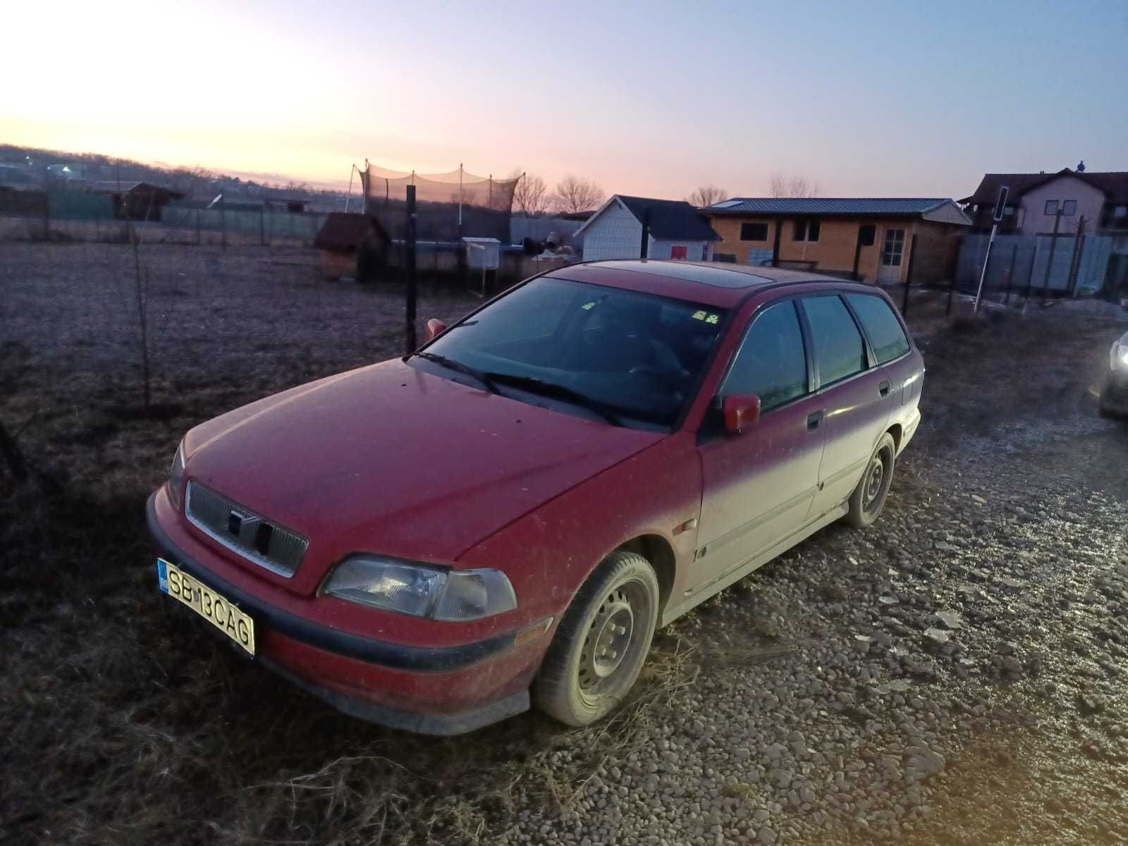 Volvo v40- 2000lei