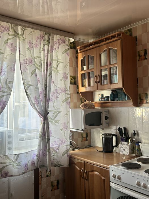 Срочно  продам куханный гарнитур с мойкой