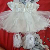 Бебешка бяла рокля и буйки