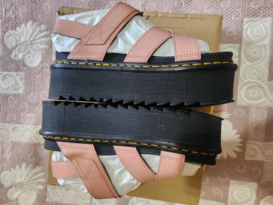 Vand sandale Dr Martens