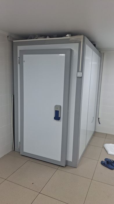 Продам новую морозильную камеру