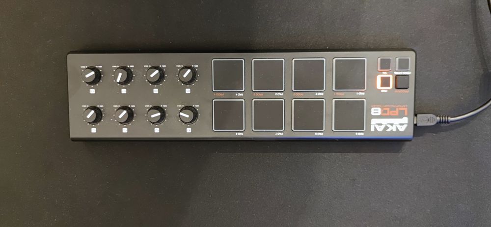 Vand Controller Midi Akai Lpd8.