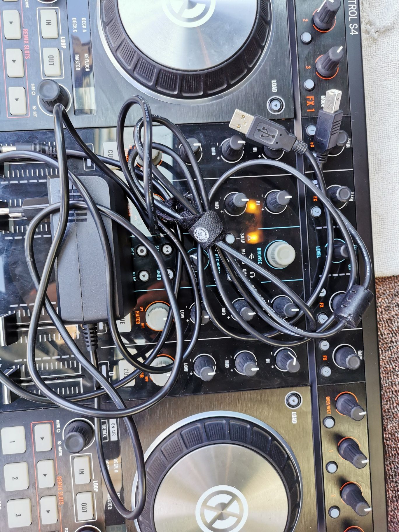 Traktor S4 MK2 контролер