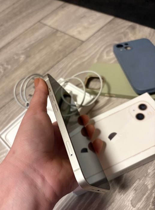 iPhone 13 128GB +зарядно